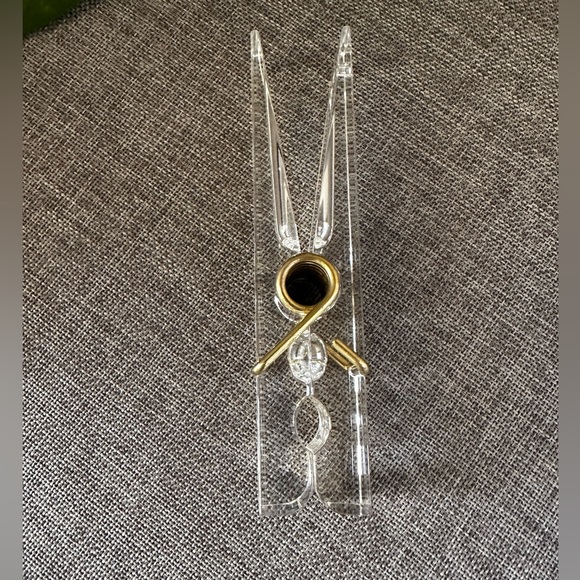 Vintage Oversized Lucite Clothes Pin Note/Picture Holder